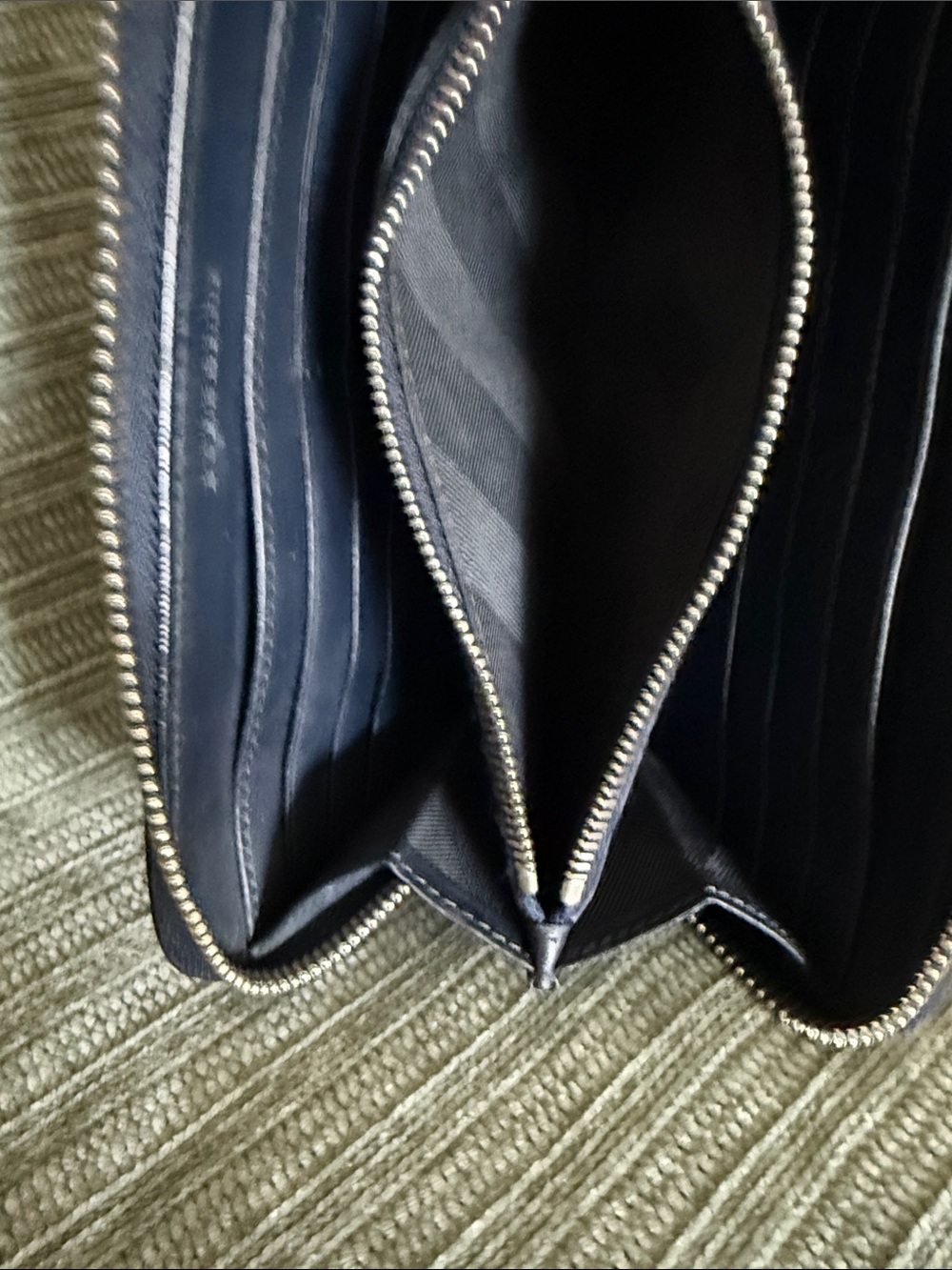 Burberry woman’s Black Solid Zip-Around Long Wallet with Credit Card Slots - Picture 10 of 11